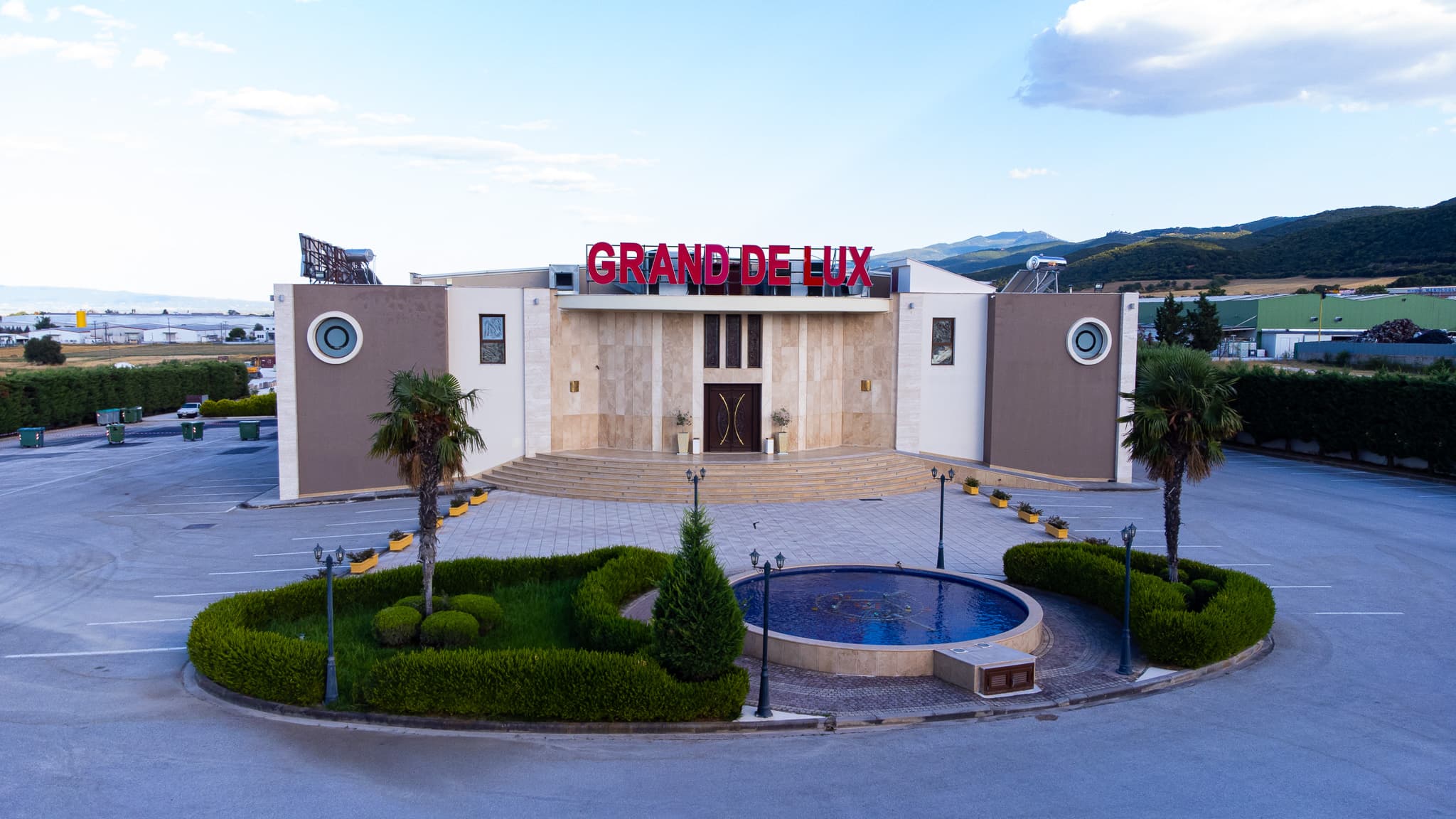 Εξωτερικό της αίθουσας Grand De Lux