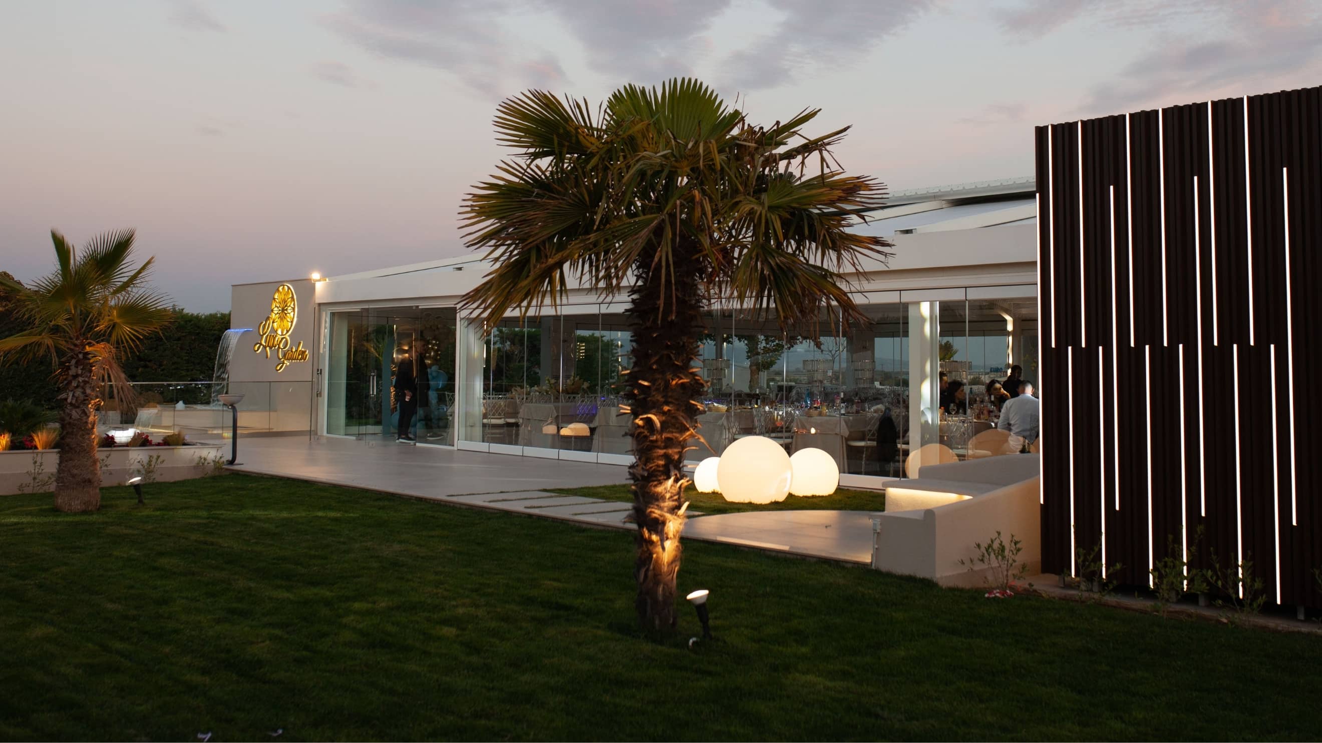 Διακόσμηση γαμήλιας δεξίωσης Lux Garden